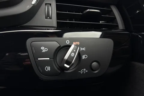 DW24HBZ Audi A4 2.0 TFSI 35 Black Edition S Tronic Euro 6 (s/s) 4dr Thumbnail #38