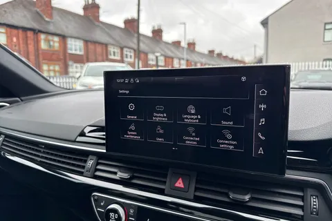 DW24HBZ Audi A4 2.0 TFSI 35 Black Edition S Tronic Euro 6 (s/s) 4dr Thumbnail #41