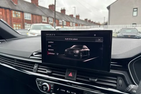 DW24HBZ Audi A4 2.0 TFSI 35 Black Edition S Tronic Euro 6 (s/s) 4dr Thumbnail #45