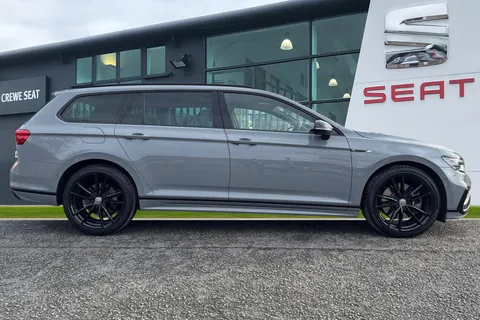 AF70JYW Volkswagen Passat 2.0 BiTDI R-Line Edition DSG 4Motion Euro 6 (s/s) 5dr Thumbnail #3