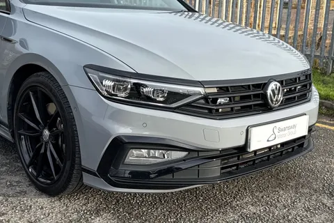 AF70JYW Volkswagen Passat 2.0 BiTDI R-Line Edition DSG 4Motion Euro 6 (s/s) 5dr Thumbnail #9