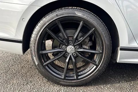 AF70JYW Volkswagen Passat 2.0 BiTDI R-Line Edition DSG 4Motion Euro 6 (s/s) 5dr Thumbnail #11