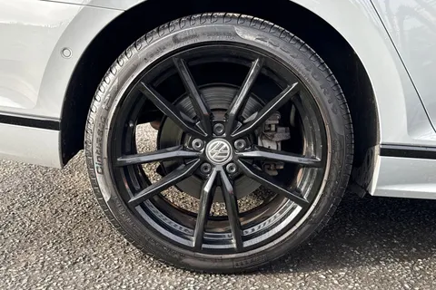 AF70JYW Volkswagen Passat 2.0 BiTDI R-Line Edition DSG 4Motion Euro 6 (s/s) 5dr Thumbnail #12
