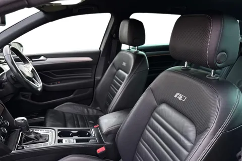 AF70JYW Volkswagen Passat 2.0 BiTDI R-Line Edition DSG 4Motion Euro 6 (s/s) 5dr Thumbnail #16