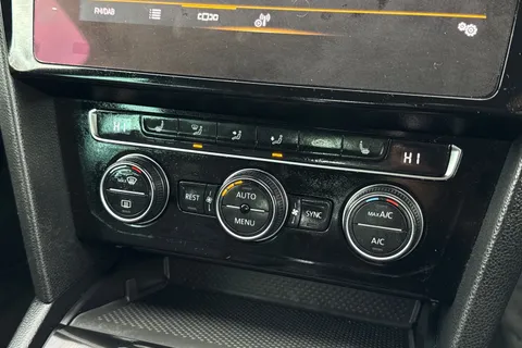 AF70JYW Volkswagen Passat 2.0 BiTDI R-Line Edition DSG 4Motion Euro 6 (s/s) 5dr Thumbnail #22