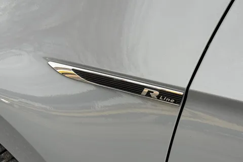 AF70JYW Volkswagen Passat 2.0 BiTDI R-Line Edition DSG 4Motion Euro 6 (s/s) 5dr Thumbnail #33