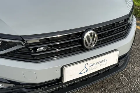 AF70JYW Volkswagen Passat 2.0 BiTDI R-Line Edition DSG 4Motion Euro 6 (s/s) 5dr Thumbnail #43
