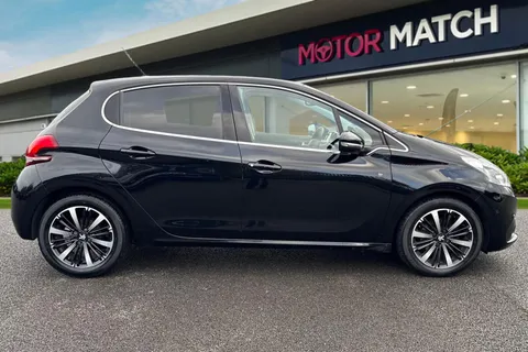 YA69YKS PEUGEOT 208 1.2 PureTech Tech Edition Euro 6 (s/s) 5dr Thumbnail #3