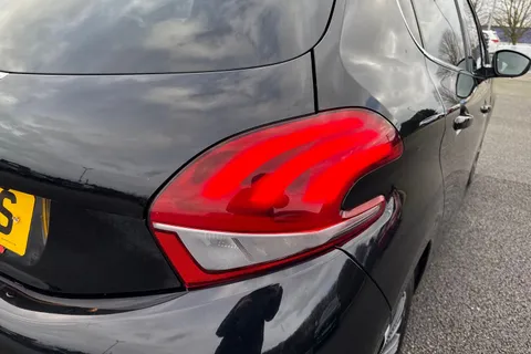 YA69YKS PEUGEOT 208 1.2 PureTech Tech Edition Euro 6 (s/s) 5dr Thumbnail #8