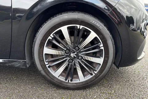 YA69YKS PEUGEOT 208 1.2 PureTech Tech Edition Euro 6 (s/s) 5dr Thumbnail #10