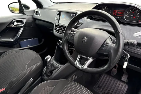 YA69YKS PEUGEOT 208 1.2 PureTech Tech Edition Euro 6 (s/s) 5dr Thumbnail #14