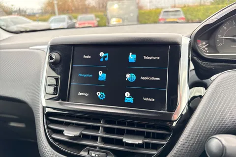 YA69YKS PEUGEOT 208 1.2 PureTech Tech Edition Euro 6 (s/s) 5dr Thumbnail #17