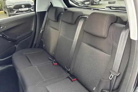 YA69YKS PEUGEOT 208 1.2 PureTech Tech Edition Euro 6 (s/s) 5dr Thumbnail #19