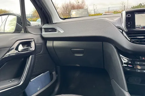 YA69YKS PEUGEOT 208 1.2 PureTech Tech Edition Euro 6 (s/s) 5dr Thumbnail #20