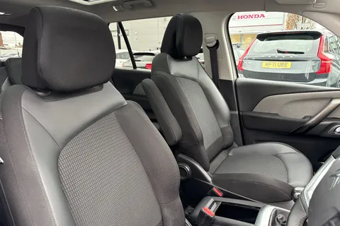 YC22LCZ Citroën Grand C4 Spacetourer 1.2 PureTech Shine Euro 6 (s/s) 5dr Thumbnail #22