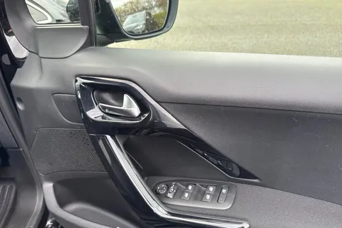 YA69YKS PEUGEOT 208 1.2 PureTech Tech Edition Euro 6 (s/s) 5dr Thumbnail #21