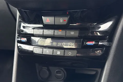 YA69YKS PEUGEOT 208 1.2 PureTech Tech Edition Euro 6 (s/s) 5dr Thumbnail #22