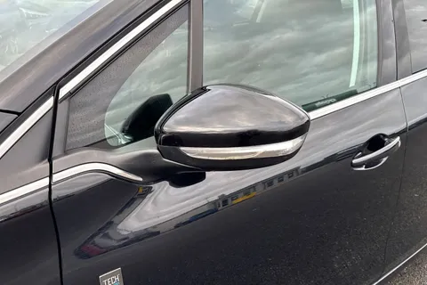 YA69YKS PEUGEOT 208 1.2 PureTech Tech Edition Euro 6 (s/s) 5dr Thumbnail #29