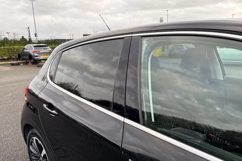 YA69YKS PEUGEOT 208 1.2 PureTech Tech Edition Euro 6 (s/s) 5dr Thumbnail #35