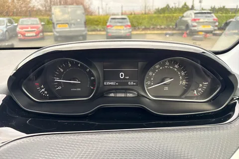 YA69YKS PEUGEOT 208 1.2 PureTech Tech Edition Euro 6 (s/s) 5dr Thumbnail #38