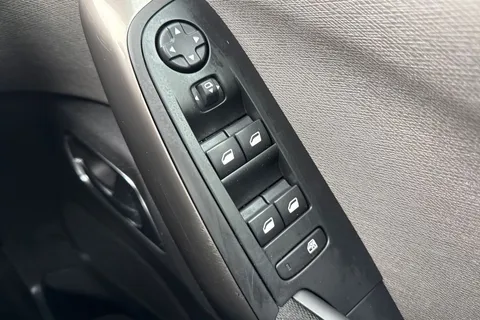 YC22LCZ Citroën Grand C4 Spacetourer 1.2 PureTech Shine Euro 6 (s/s) 5dr Thumbnail #43