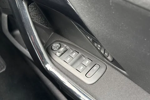 YA69YKS PEUGEOT 208 1.2 PureTech Tech Edition Euro 6 (s/s) 5dr Thumbnail #43