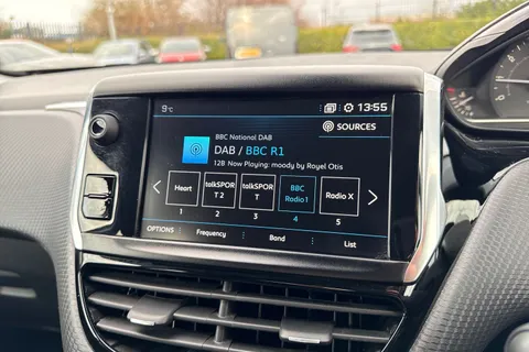 YA69YKS PEUGEOT 208 1.2 PureTech Tech Edition Euro 6 (s/s) 5dr Thumbnail #45