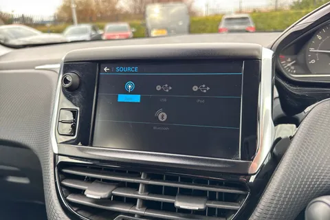 YA69YKS PEUGEOT 208 1.2 PureTech Tech Edition Euro 6 (s/s) 5dr Thumbnail #47