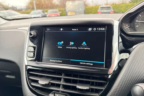 YA69YKS PEUGEOT 208 1.2 PureTech Tech Edition Euro 6 (s/s) 5dr Thumbnail #53