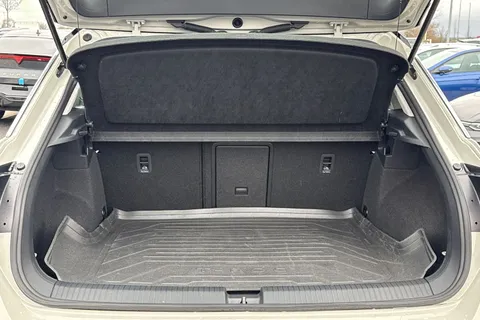 7 of 43 for Volkswagen T-Roc 1.0 TSI Life 5dr **WINTER PACK, REAR CAMERA**