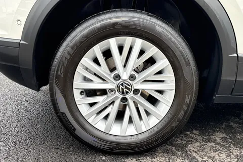 10 of 43 for Volkswagen T-Roc 1.0 TSI Life 5dr **WINTER PACK, REAR CAMERA**
