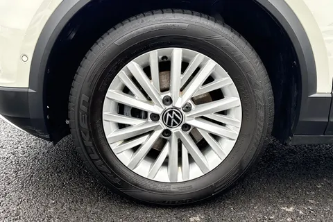 12 of 43 for Volkswagen T-Roc 1.0 TSI Life 5dr **WINTER PACK, REAR CAMERA**