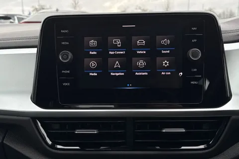 17 of 43 for Volkswagen T-Roc 1.0 TSI Life 5dr **WINTER PACK, REAR CAMERA**