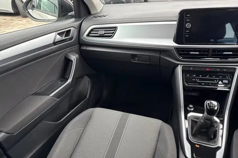 20 of 43 for Volkswagen T-Roc 1.0 TSI Life 5dr **WINTER PACK, REAR CAMERA**