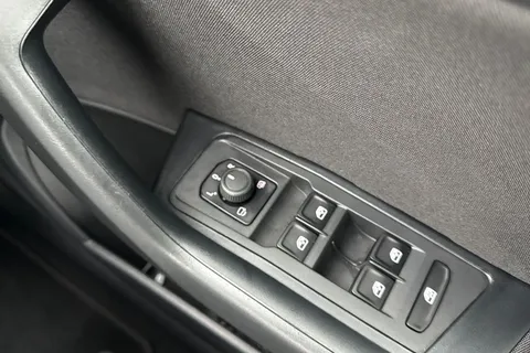 21 of 43 for Volkswagen T-Roc 1.0 TSI Life 5dr **WINTER PACK, REAR CAMERA**