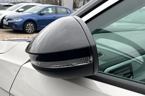 26 of 43 for Volkswagen T-Roc 1.0 TSI Life 5dr **WINTER PACK, REAR CAMERA**