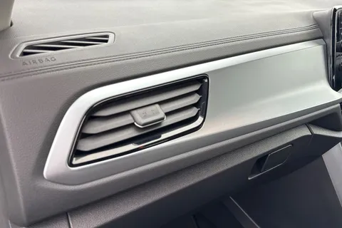 28 of 43 for Volkswagen T-Roc 1.0 TSI Life 5dr **WINTER PACK, REAR CAMERA**