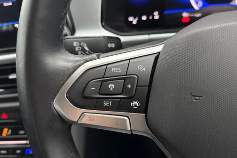 30 of 43 for Volkswagen T-Roc 1.0 TSI Life 5dr **WINTER PACK, REAR CAMERA**