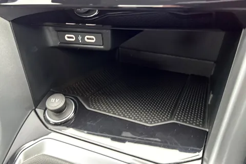 32 of 43 for Volkswagen T-Roc 1.0 TSI Life 5dr **WINTER PACK, REAR CAMERA**