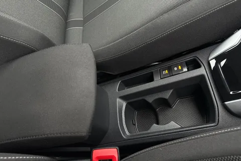 34 of 43 for Volkswagen T-Roc 1.0 TSI Life 5dr **WINTER PACK, REAR CAMERA**