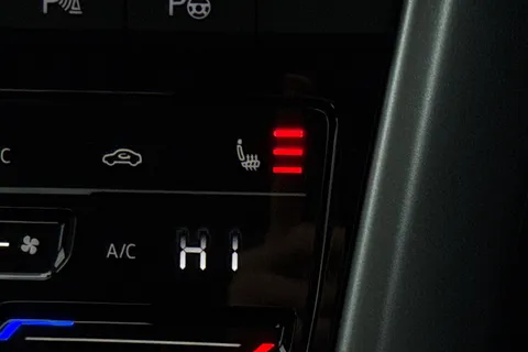 37 of 43 for Volkswagen T-Roc 1.0 TSI Life 5dr **WINTER PACK, REAR CAMERA**