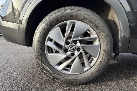 FT23MHN Nissan Qashqai 1.3 DIG-T MHEV Acenta Premium XTRON Euro 6 (s/s) 5dr Thumbnail #8