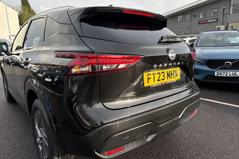 FT23MHN Nissan Qashqai 1.3 DIG-T MHEV Acenta Premium XTRON Euro 6 (s/s) 5dr Thumbnail #17