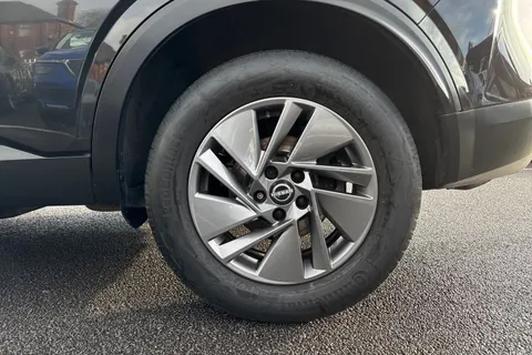 FT23MHN Nissan Qashqai 1.3 DIG-T MHEV Acenta Premium XTRON Euro 6 (s/s) 5dr Thumbnail #23