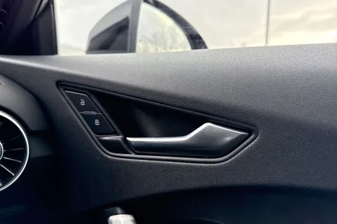 38 of 55 for Audi TT Coup- Black Edition 40 TFSI 197 PS S tronic