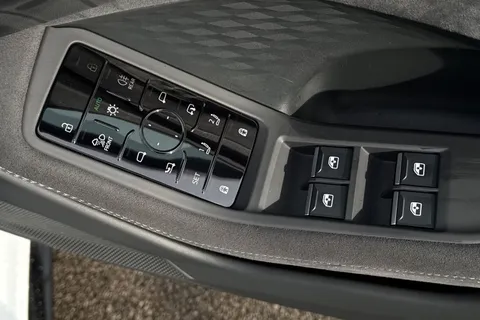 AK75UPG Audi A6 Saloon Edition 1 TDI quattro 204 PS S tronic Thumbnail #22