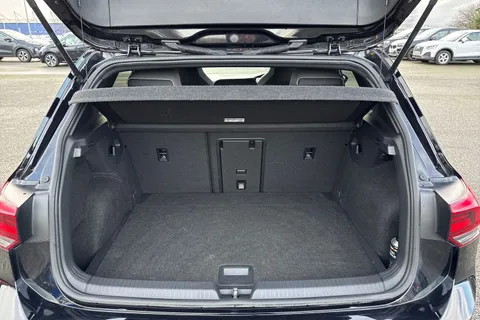 FP70WRW Volkswagen Golf 2.0 TDI R-Line DSG Euro 6 (s/s) 5dr Thumbnail #7