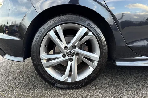 FP70WRW Volkswagen Golf 2.0 TDI R-Line DSG Euro 6 (s/s) 5dr Thumbnail #11