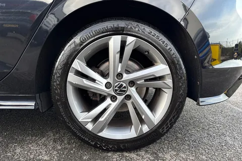 FP70WRW Volkswagen Golf 2.0 TDI R-Line DSG Euro 6 (s/s) 5dr Thumbnail #13