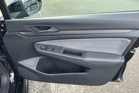 FP70WRW Volkswagen Golf 2.0 TDI R-Line DSG Euro 6 (s/s) 5dr Thumbnail #21